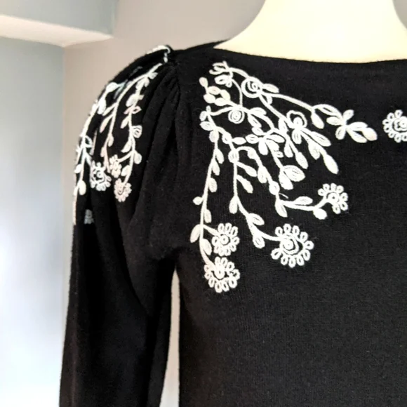NWT Black And White Embroidered Sweater Bishop Sleeves - Picture 5 of 10